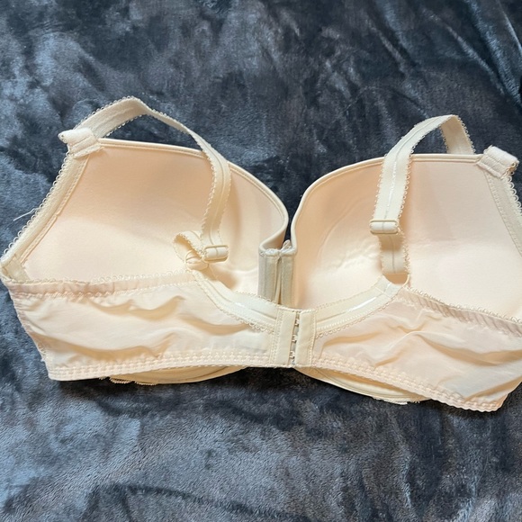 Like new push up bra - Picture 2 of 5
